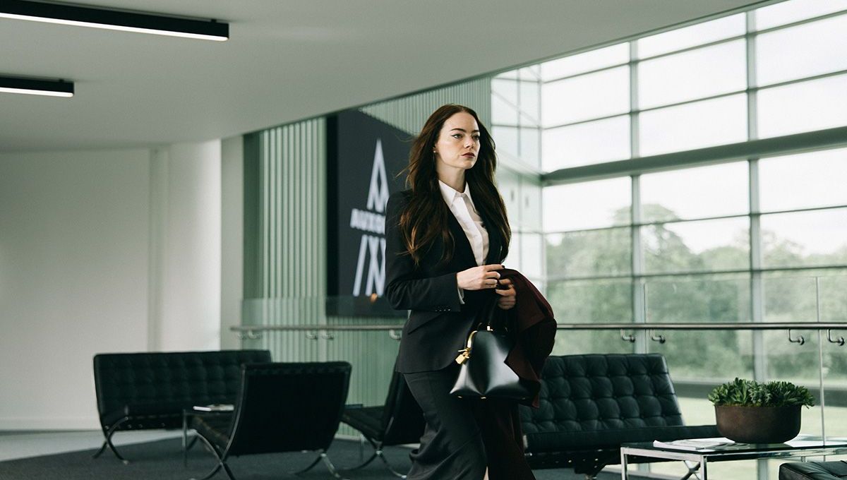 Critique cinéma : "Bugonia" de Yórgos Lánthimos, un huis clos de séquestration techniquement superbe