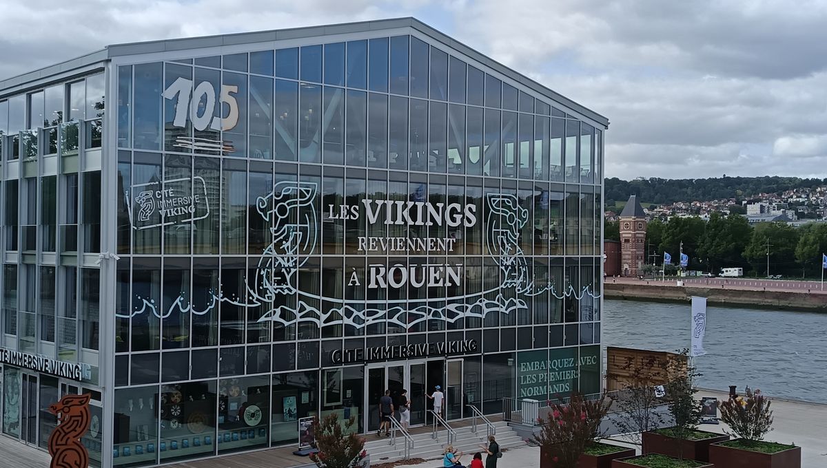 "J'ai été frappé par le nombre d'inexactitudes" : des historiens se questionnent sur la Cité Immersive Viking à Rouen