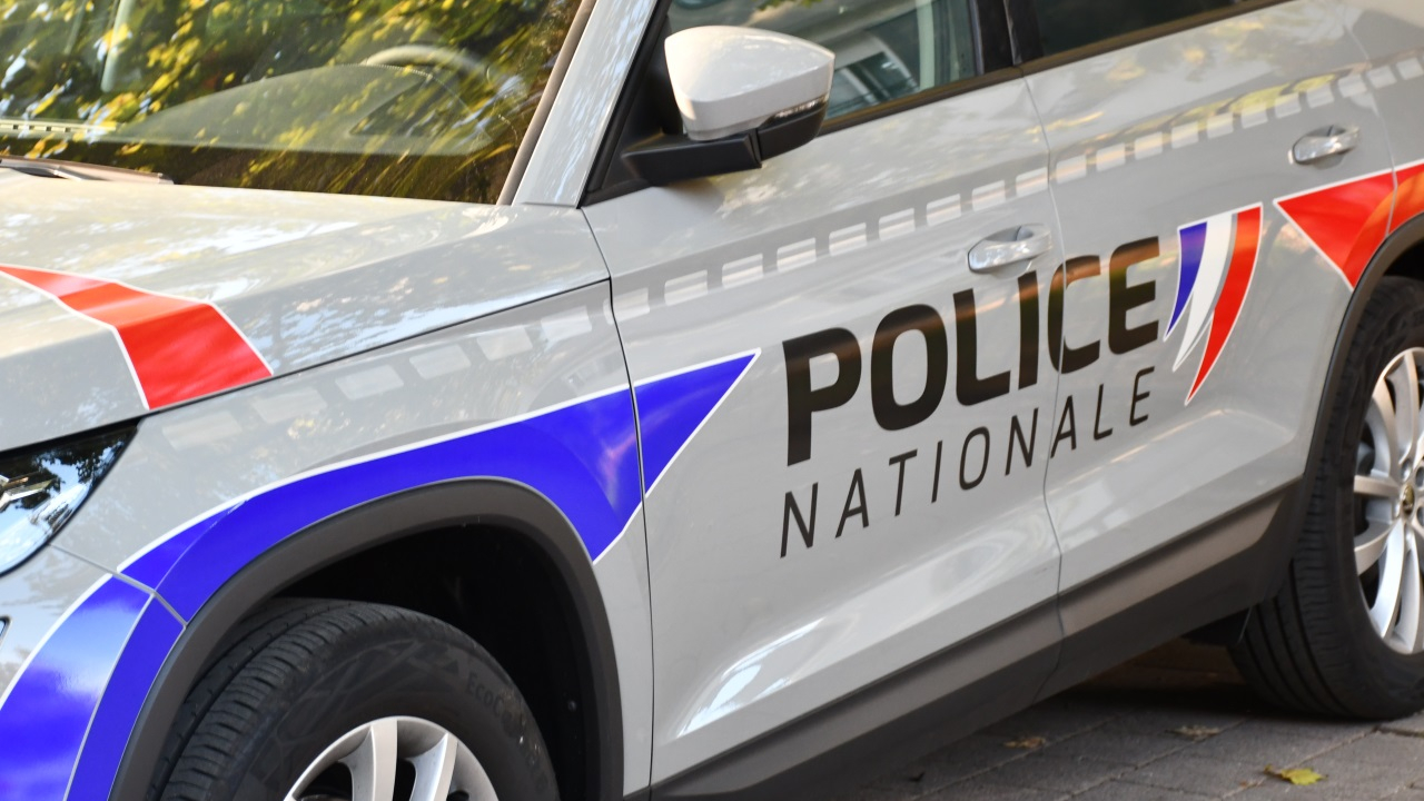 Grenoble : un adolescent embarqué dans une voiture puis passé à tabac