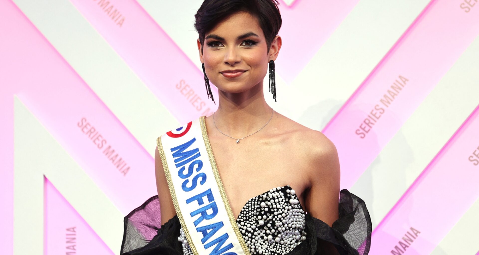 pourquoi Ève Gilles va faire face à 4 autres Françaises cette nuit