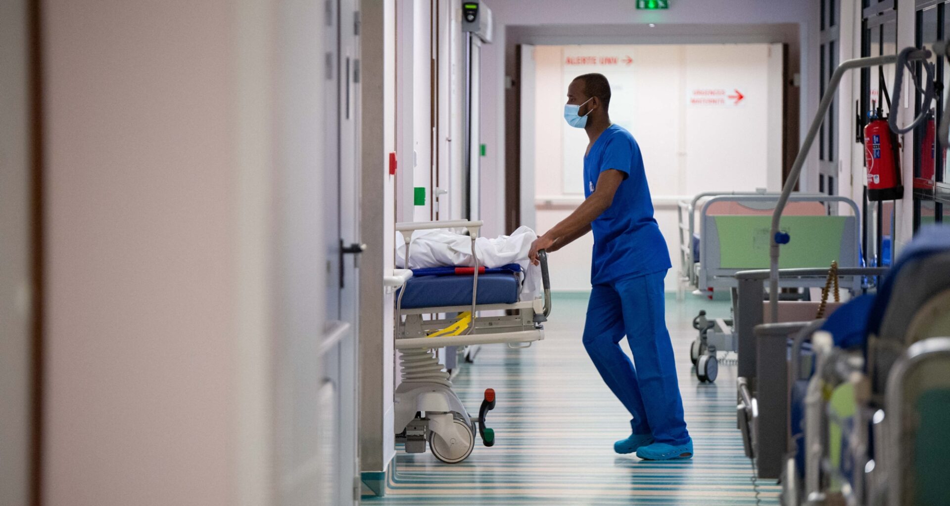 une femme de 99 ans a passé 64 heures sur un brancard aux urgences du CHU de Rouen
