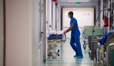 une femme de 99 ans a passé 64 heures sur un brancard aux urgences du CHU de Rouen