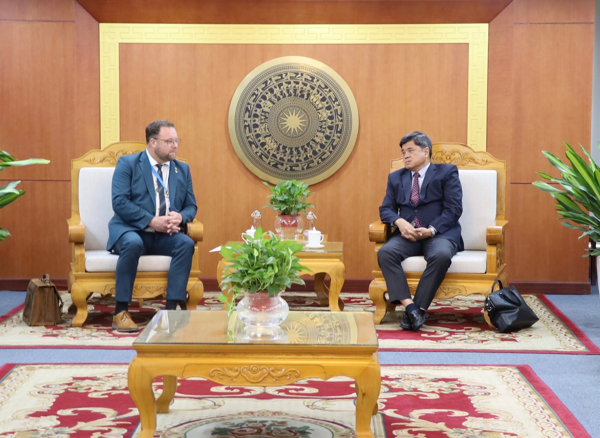 Le vice-ministre Tran Thanh Nam a reçu M. Marcus Malsch, secrétaire d'État du ministère des Affaires économiques, de l'Agriculture et du Développement rural du Land de Thuringe. Photo : Phuong Linh. Thứ trưởng Trần Thanh Nam tiếp ông Marcus Malsch, Quốc vụ khanh Bộ Kinh tế, Nông nghiệp và Phát triển Nông thôn Bang Thüringen. Ảnh: Phương Linh.