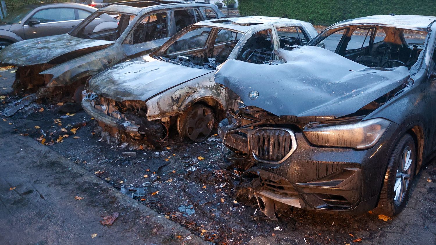 En Allemagne, l'extrême droite dénonce "une attaque contre la démocratie" après la voiture brûlée de l'un de ses députés