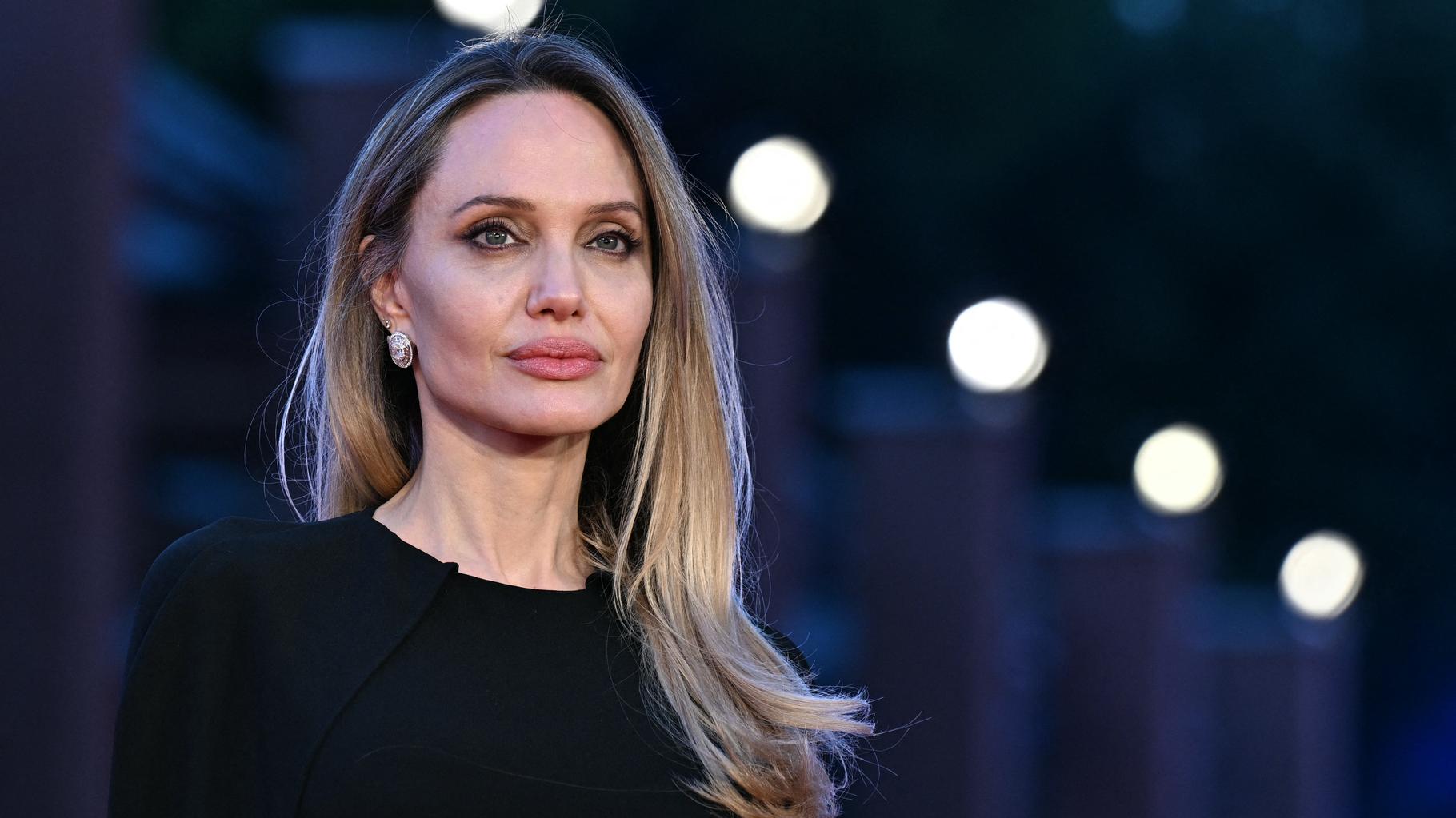 Angelina Jolie à Kherson, sa deuxième visite dans le pays depuis le début de la guerre