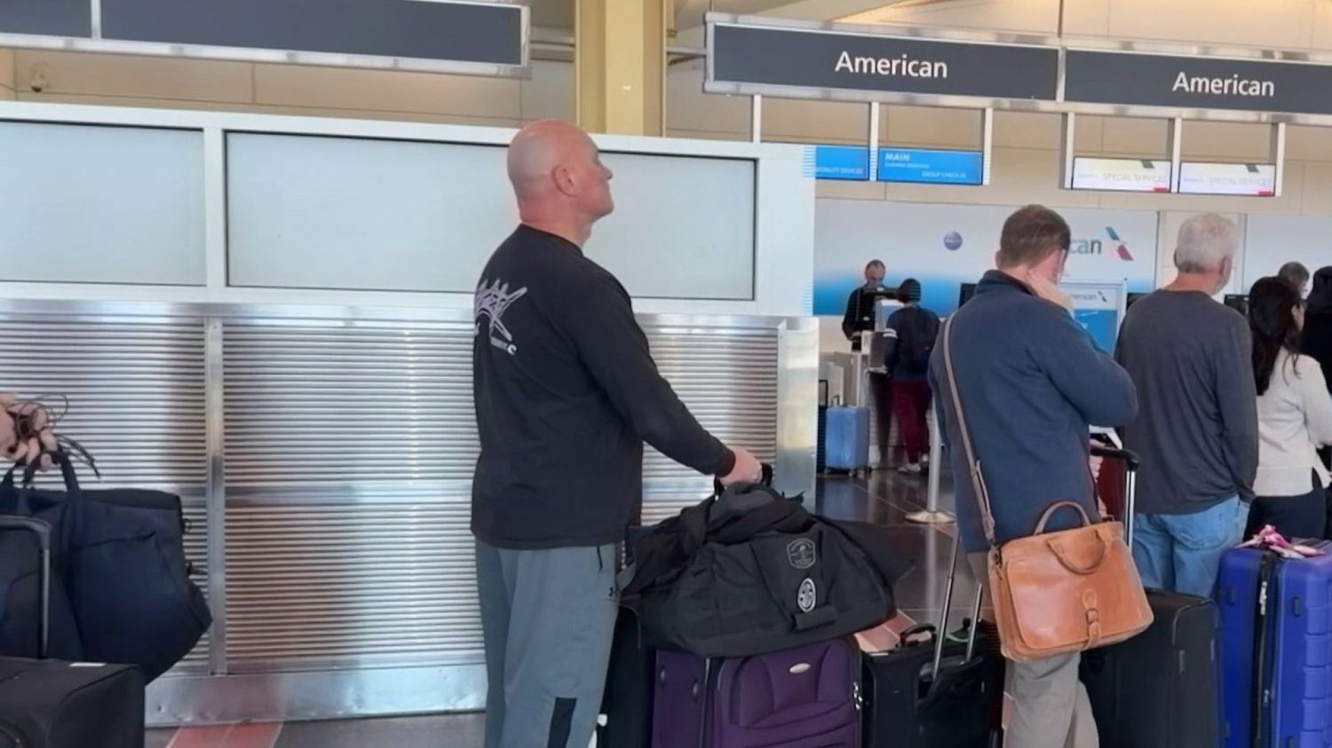 le pays paralysé, des milliers de vols annulés