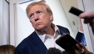 Trump continue d’« inonder de merde » la presse et, un an après son élection, ça marche toujours