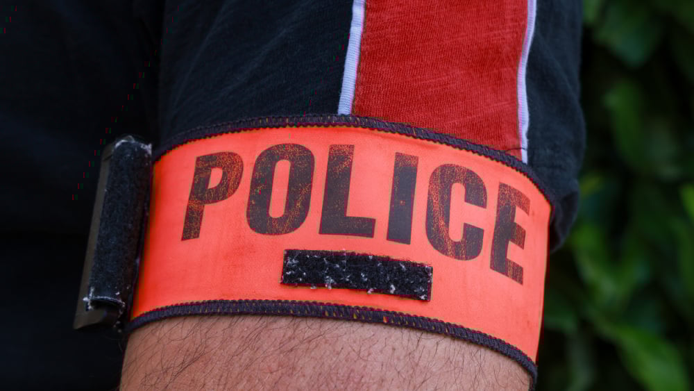 l'auteur du coup de couteau poursuivi pour meurtre aggravé