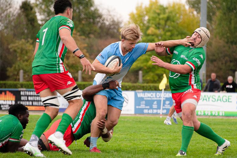 Florian Remue, ici sous le maillot de Valence-d’Agen, est titulaire au centre de l’attaque belge jeudi 13 novembre 2025.