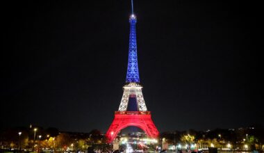 En mémoire du 13-Novembre, plusieurs monuments parisiens sont éclairés en bleu, blanc et rouge