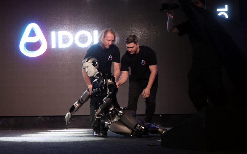 Le robot humanoïde russe AIdol s’est effondré lors de sa présentation à Moscou