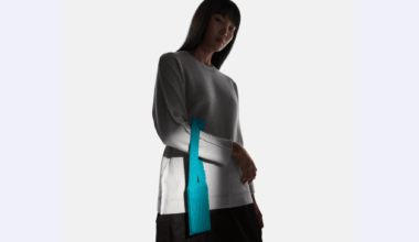 Apple révèle l’« iPhone Pocket », son nouvel accessoire hors de prix, et devient la risée d’Internet