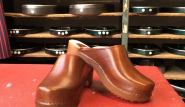 "Fabriqué en France": les sabots en cuir Rivalin de Quimper s'invitent à l'Elysée !