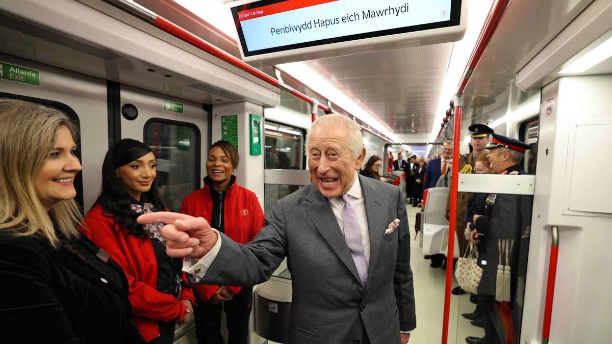 Charles III célèbre ses 77 ans en travaillant malgré son cancer