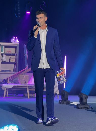 Avec le micro au cours du défilé de mode de vendredi soir, au hall Jean-Baylet à Valence-d’Agen.