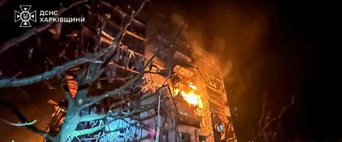 Guerre en Ukraine : trois morts et des dizaines de blessés, dont des enfants… Nouvelle frappe meurtrière en Ukraine, la Russie cible des immeubles résidentiels et une maternelle