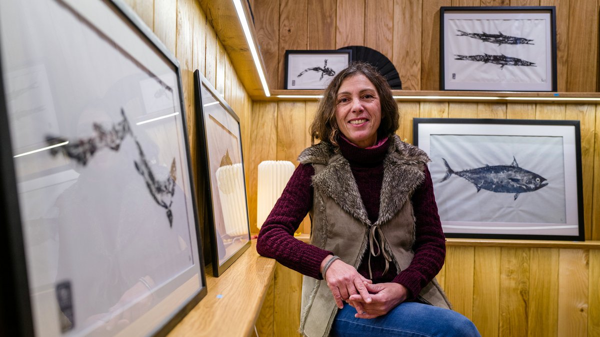 Edwige Descloitre expose son art du Gyotaku à Toulouse : une immersion entre mer et encre