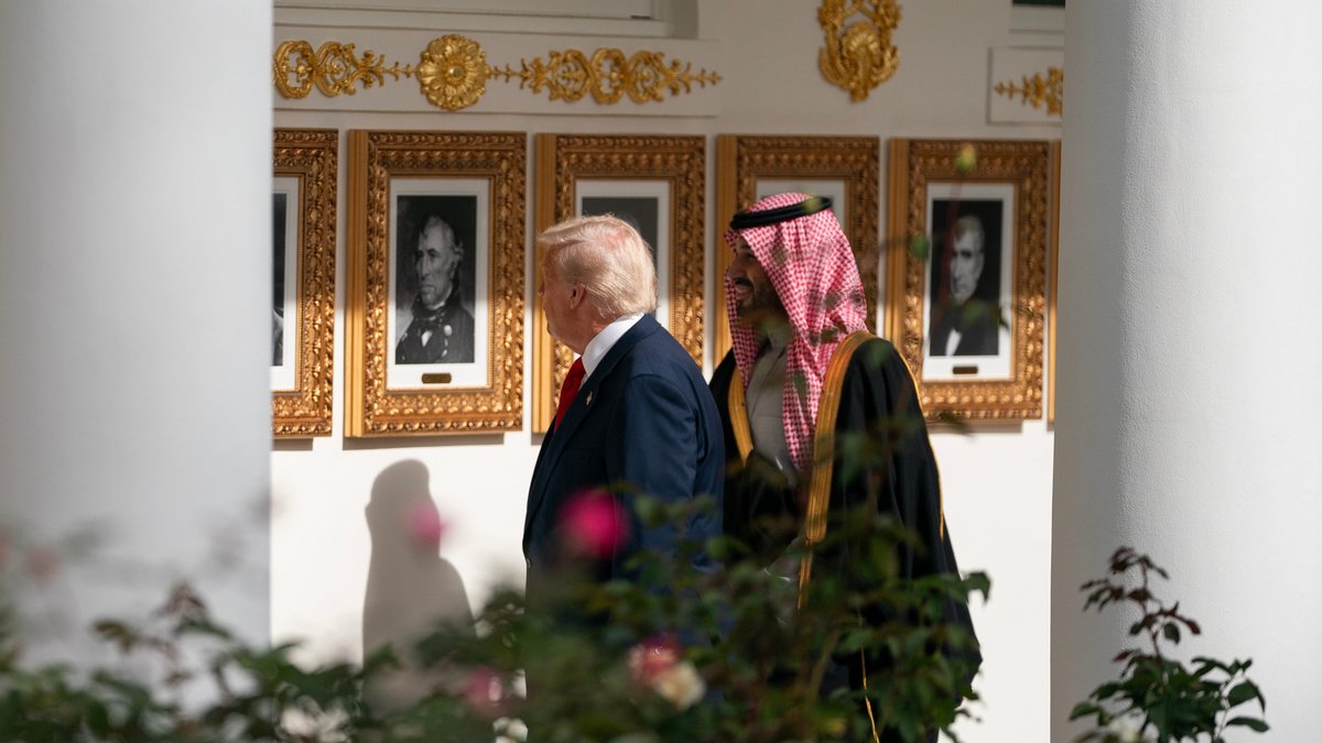 C’est sa première visite aux USA depuis la mort du journaliste Jamal Khashoggi : Trump déroule le tapis rouge au prince saoudien sur fond de vente d’avions de chasse américains F-35