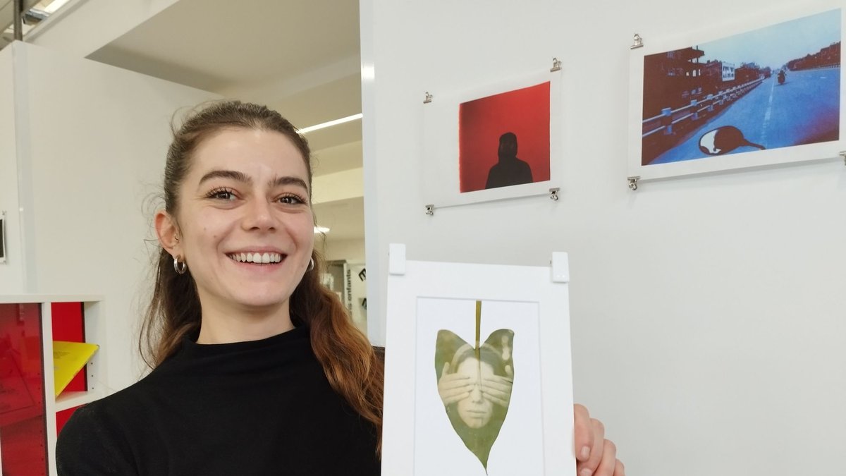 Café, thé, algues, vin, bière… : l’Aveyronnaise Adriana Vidano expose ses photos développées avec des procédés alternatifs