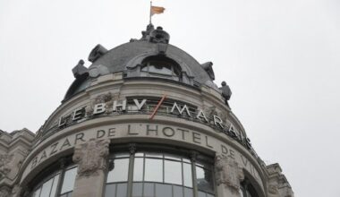 la mairie de Paris s’attaque aux décos de Noël du BHV