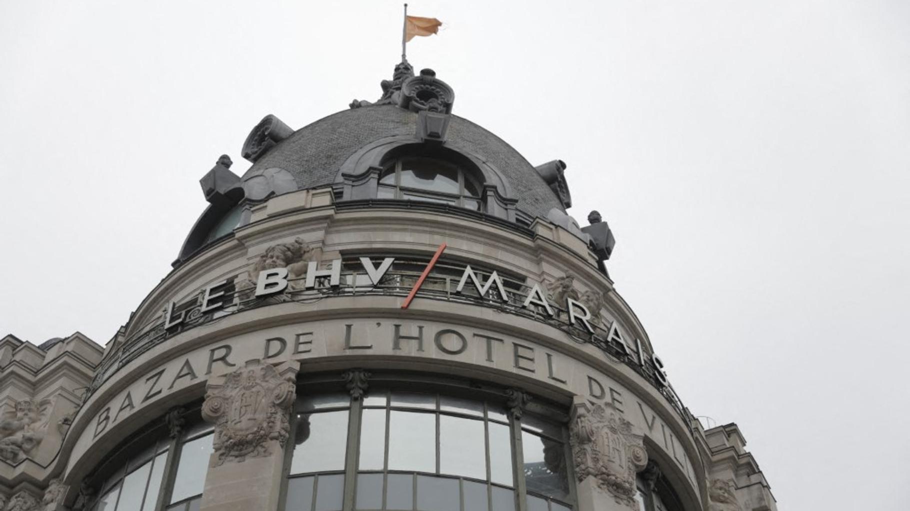 la mairie de Paris s’attaque aux décos de Noël du BHV
