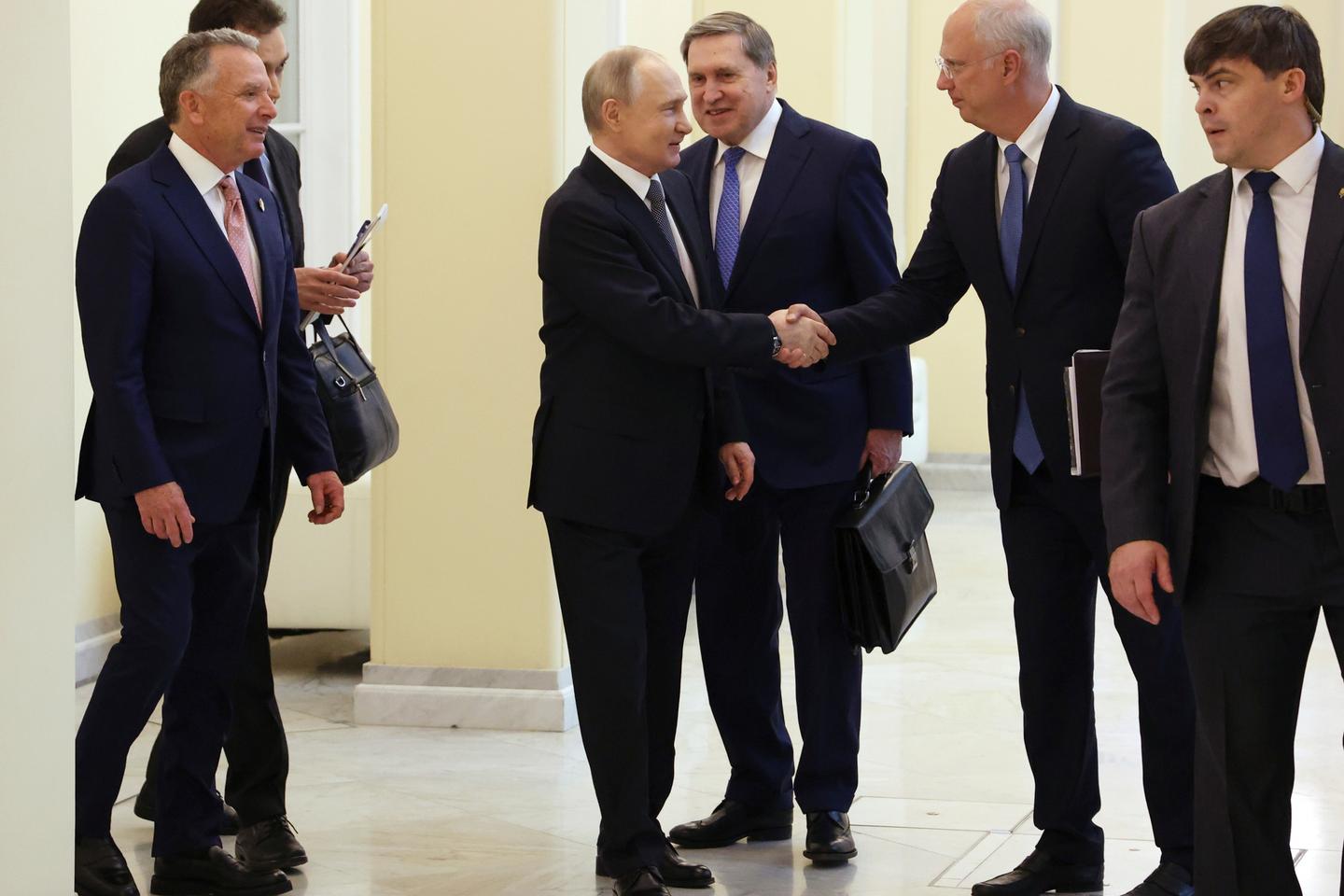 Russes et Américains négocient de nouveau dans le dos des Européens