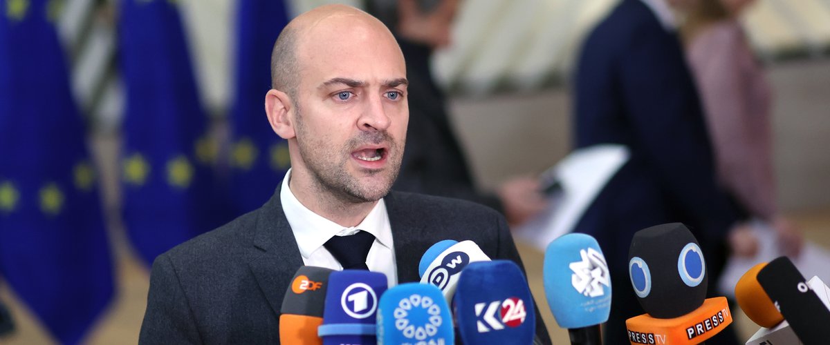 Guerre en Ukraine : "Nous ne voulons pas de capitulation de l'Ukraine", le gouvernement français réagit au plan de paix voulu par les États-Unis pour mettre fin au conflit