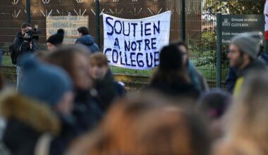 mobilisation en soutien d’un enseignant menacé par une famille refusant que leur fillette soit encadrée par un homme