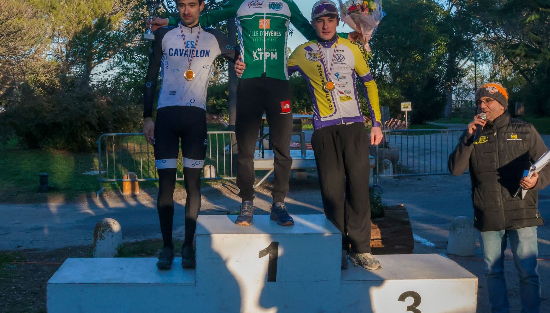 Cyclo-cross d'Orange : Lohan Bariot 1er - Actualité