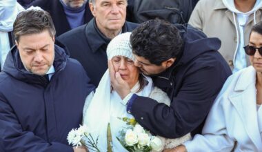 Assassinat de Mehdi Kessaci : “Mon cœur est déchiré”… Le bouleversant témoignage de sa mère pendant la marche blanche à Marseille