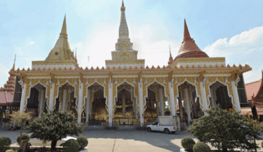 une Thaïlandaise se réveille juste avant sa crémation