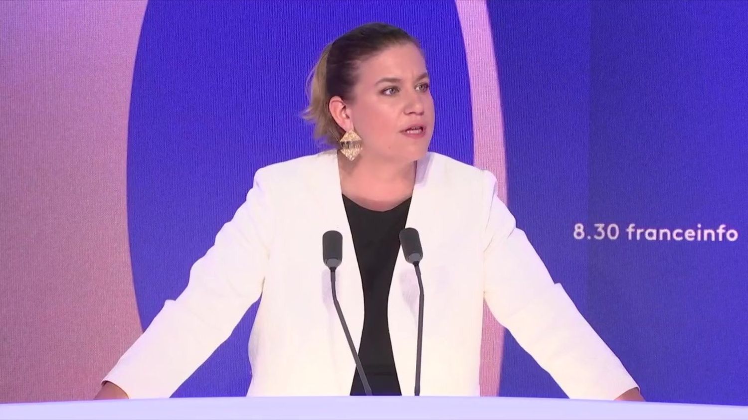 l'insoumise Mathilde Panot défend "une conscription citoyenne" payée au smic