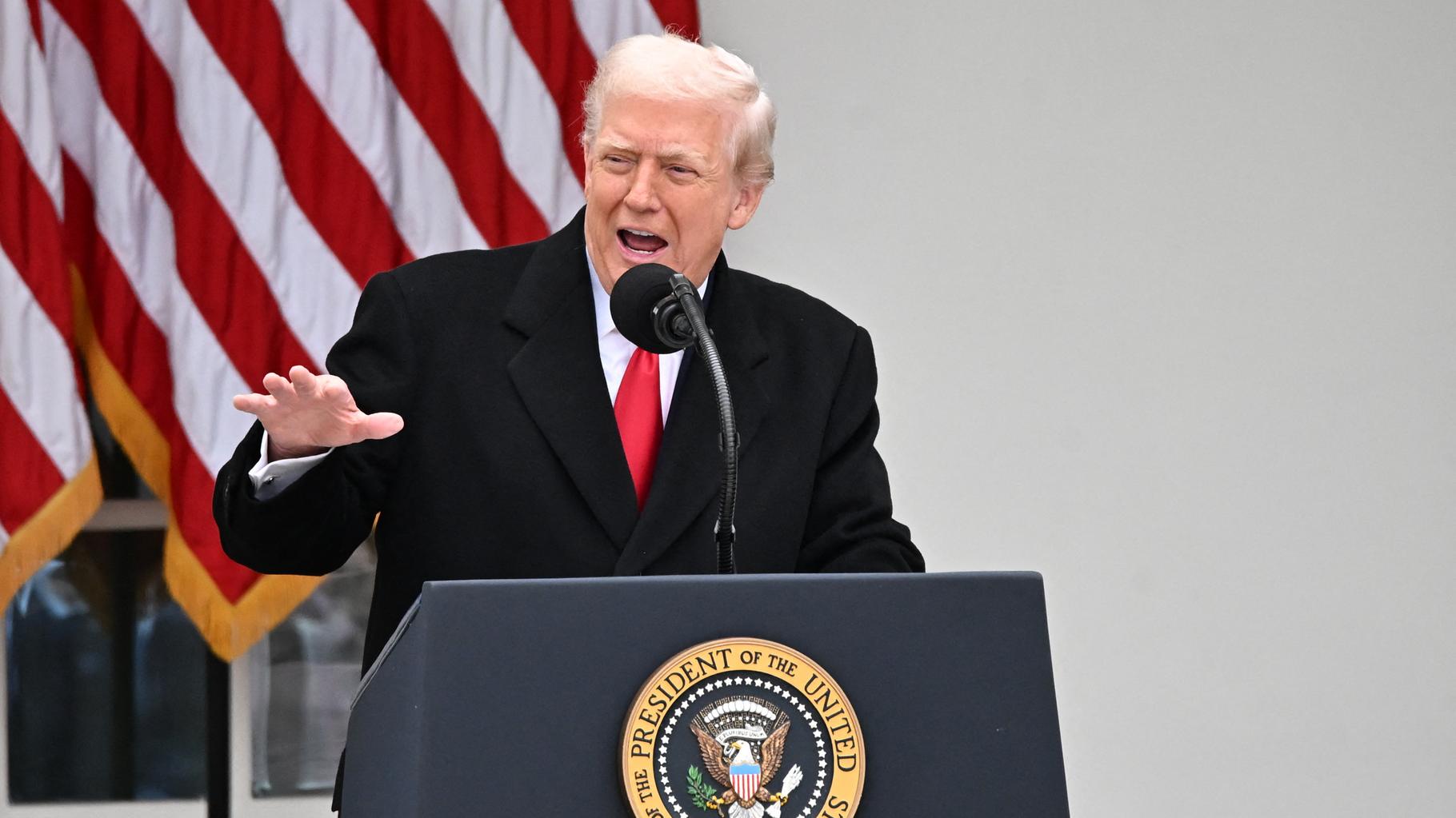 Donald Trump prend des nouvelles mesures anti-migrants après la mort d’une militaire dans l’attaque d Washington