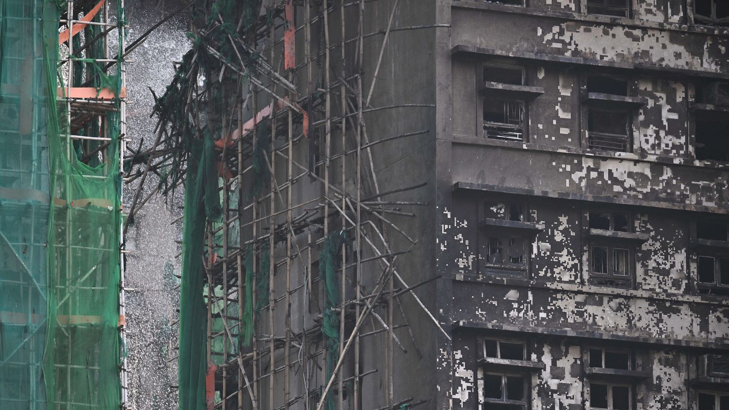 le bilan est désormais de 128 morts, les opérations de lutte contre le feu sont terminées