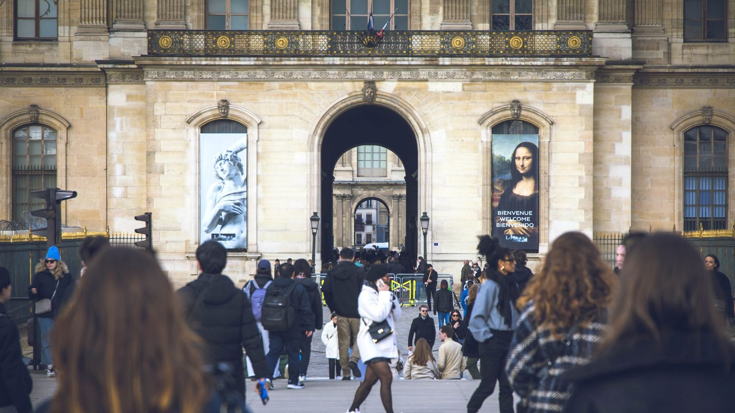 La hausse des tarifs au Louvre pour les visiteurs extra-européens "est une discrimination aberrante", dénonce la CGT