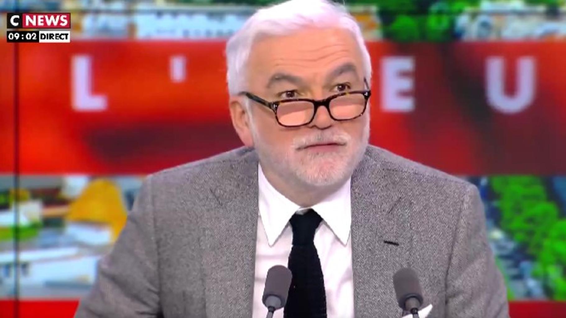 Après le « Complément d’enquête » sur CNews, Pascal Praud ironise sur les « révélations fracassantes » de France 2