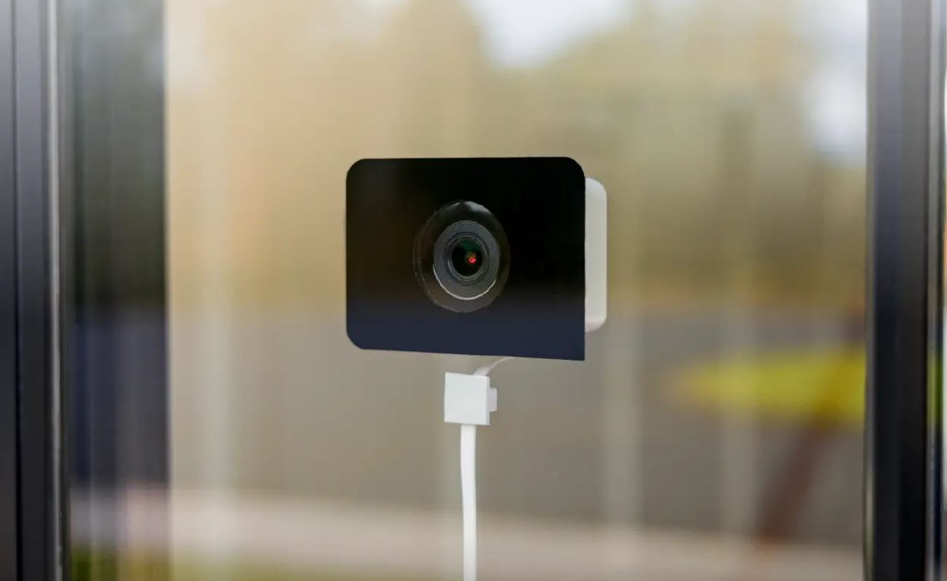 Cette nouvelle caméra Wyze surveille votre extérieur... tout en restant à l'intérieur