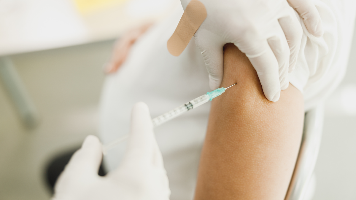 "Si on suit ce rythme, on peut tenir une semaine maximum" : en pleine campagne de vaccination contre la grippe, le cri d’alerte des pharmaciens