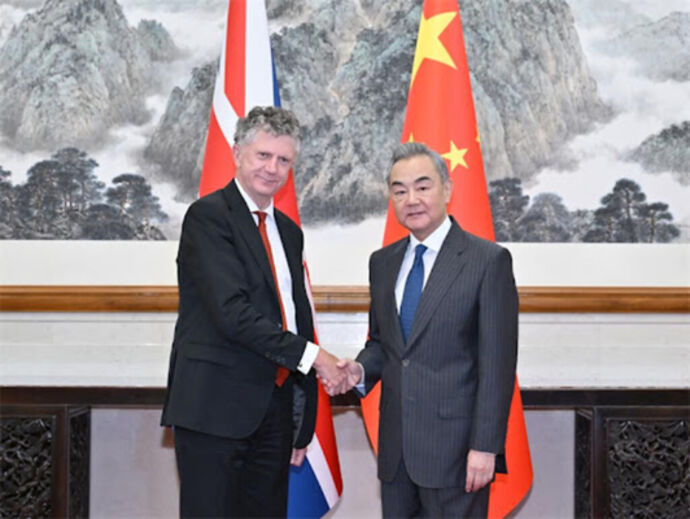 rencontre entre le chef de la diplomatie chinoise et le conseiller du PM britannique