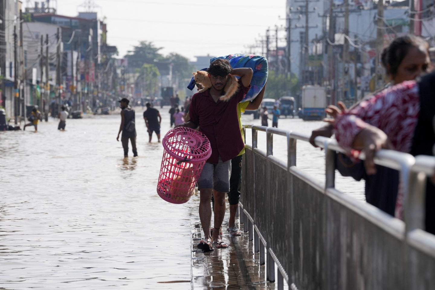Au Sri Lanka, au moins 159 morts à la suite des pluies diluviennes causées par le cyclone Ditwah