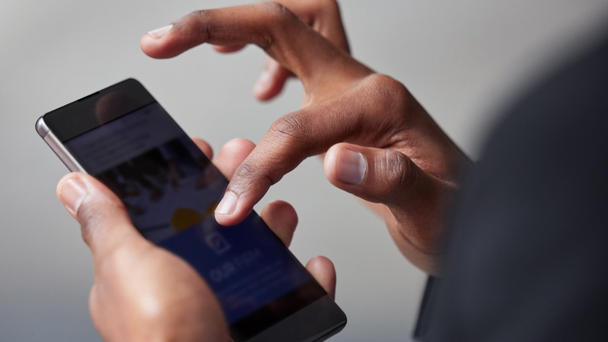 Vous voulez protéger votre smartphone des cyberattaques ? Voici quelques astuces à appliquer au quotidien pour éviter les pépins sur votre portable