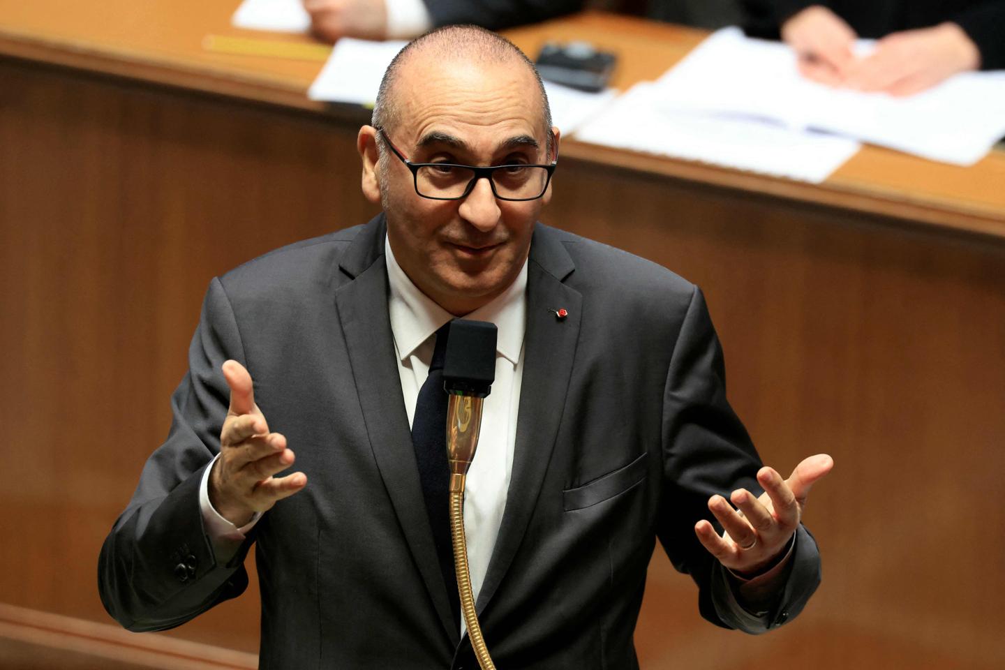 Laurent Nuñez ne se dit « pas favorable » à l’interdiction du voile aux mineures