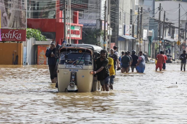 Au Sri Lanka, 334 personnes sont mortes tandis que 400 sont toujours portées disparues.