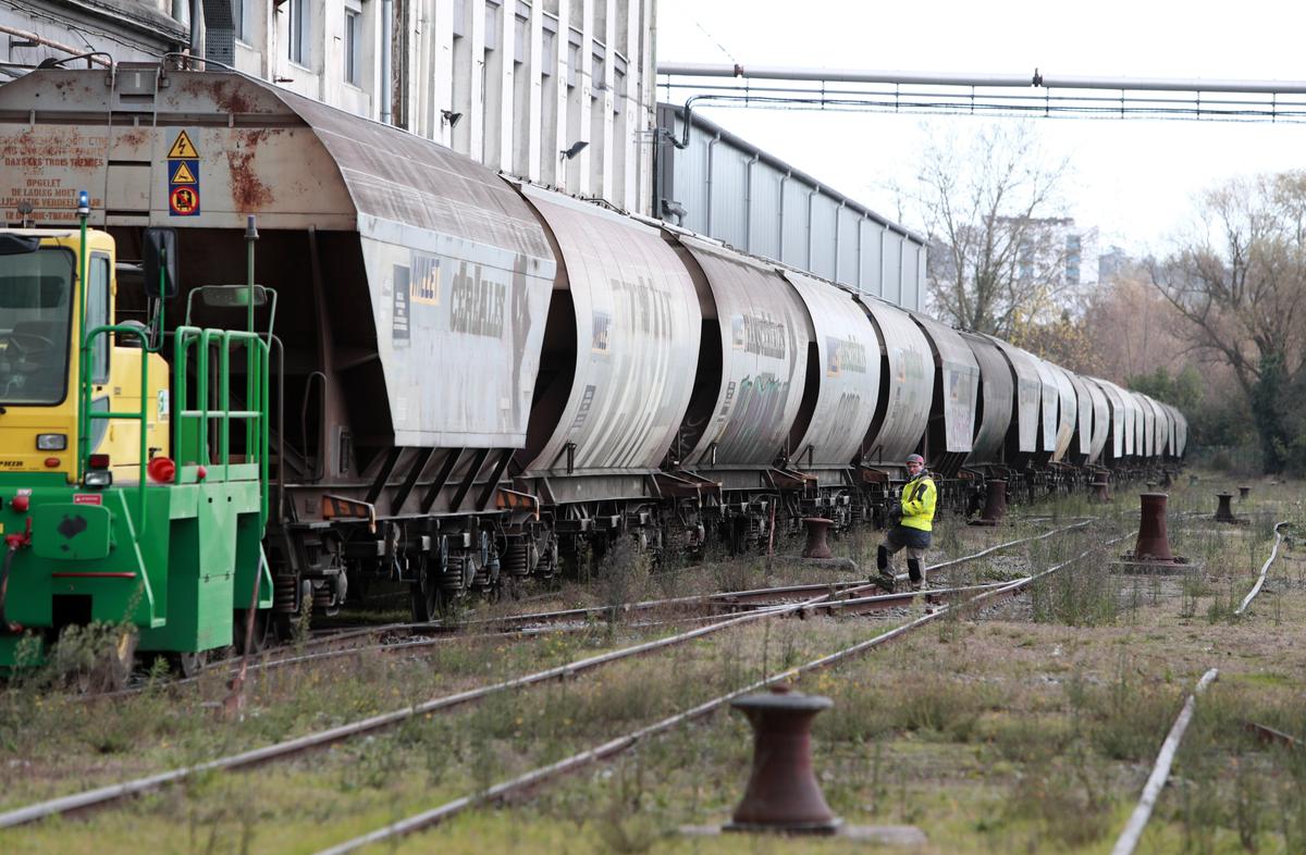 Le train de céréales dans l’enceinte des Grands Moulins de Paris en décembre 2017.