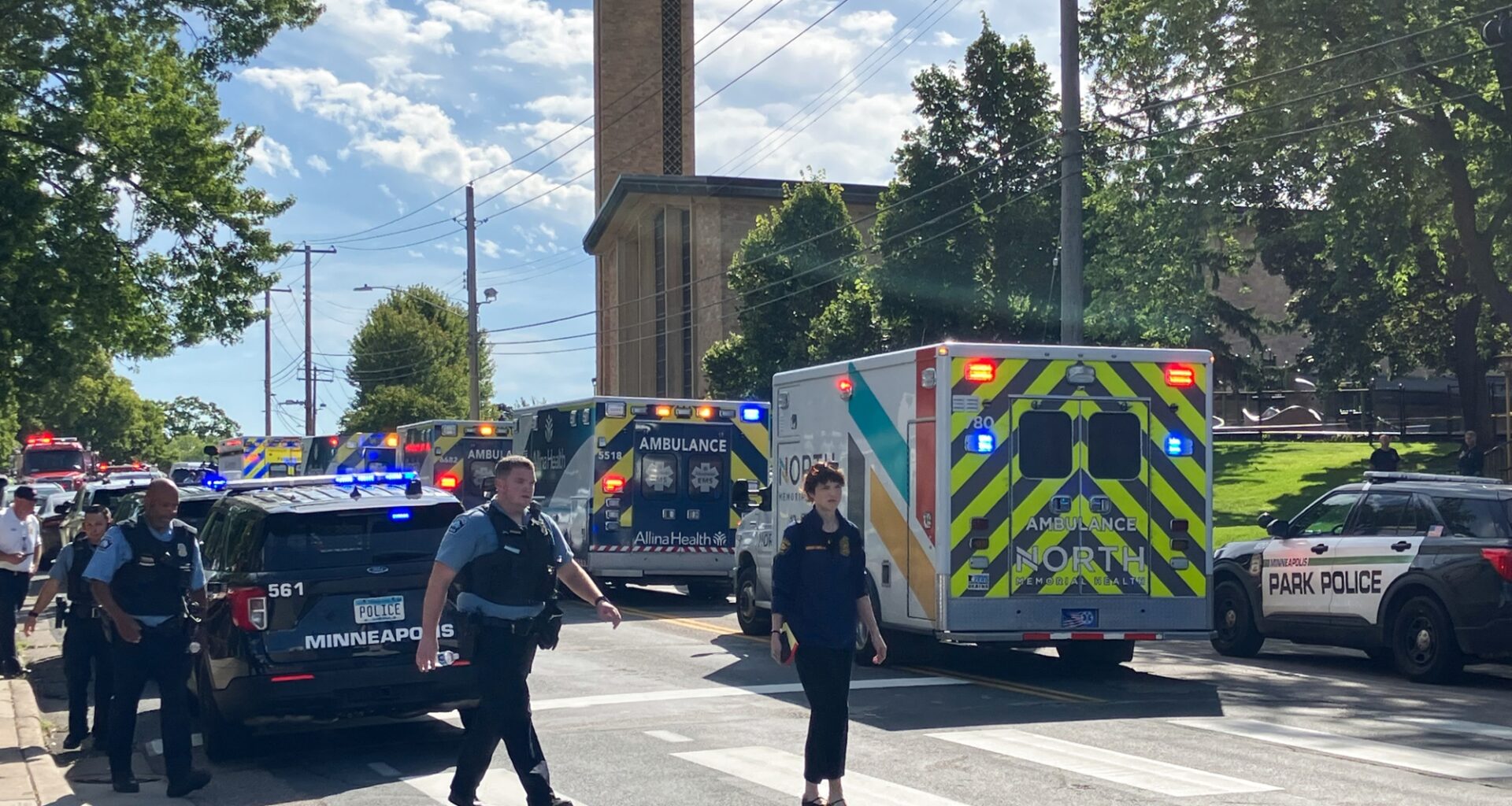 une femme tuée à coups de couteau, sa fille de 17 ans grièvement blessée