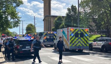 une femme tuée à coups de couteau, sa fille de 17 ans grièvement blessée