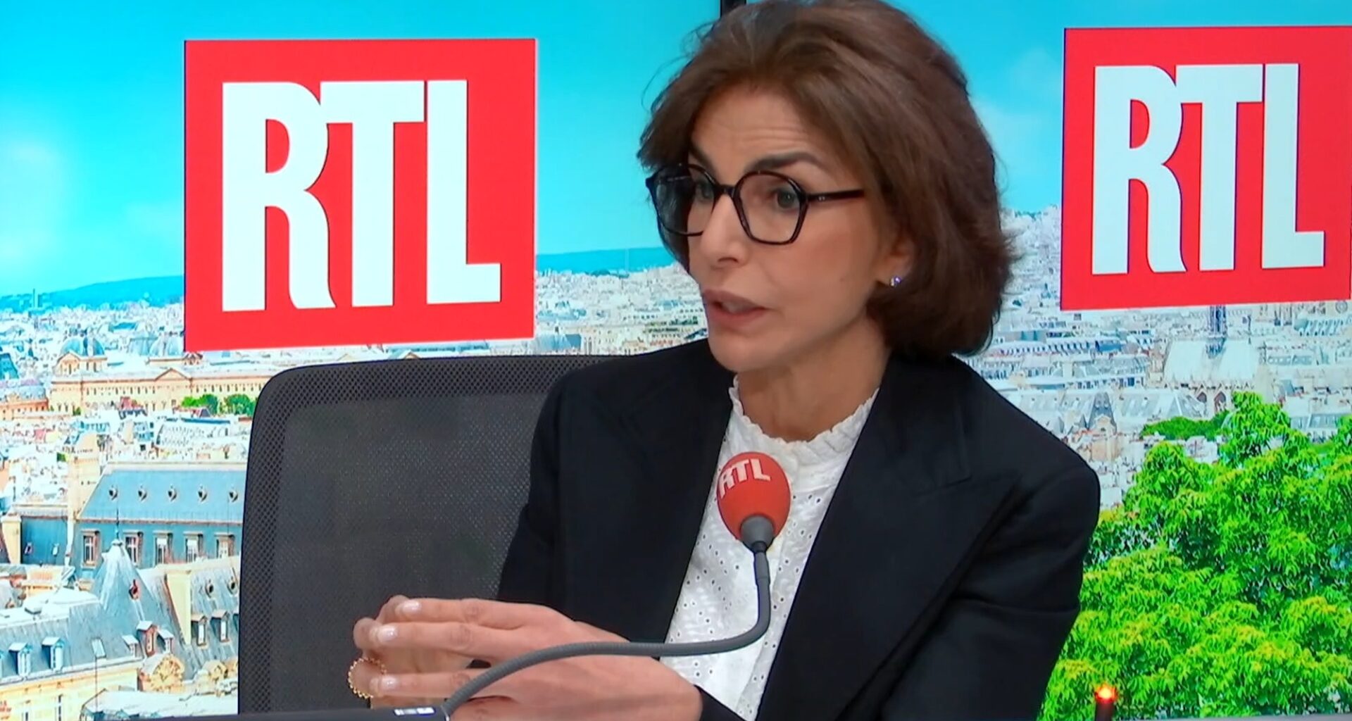 sur RTL, Rachida Dati dénonce le "chaos" de la circulation avec un chauffeur de taxi
