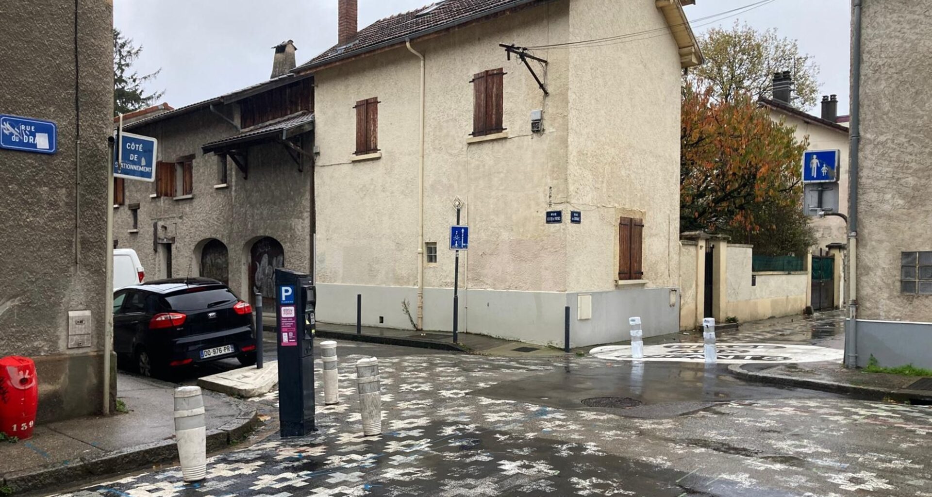 Mineur isolé, narcotrafic, "diverses identités"... Ce que l'on sait de l'adolescent de 13 ans touché par balles à Grenoble