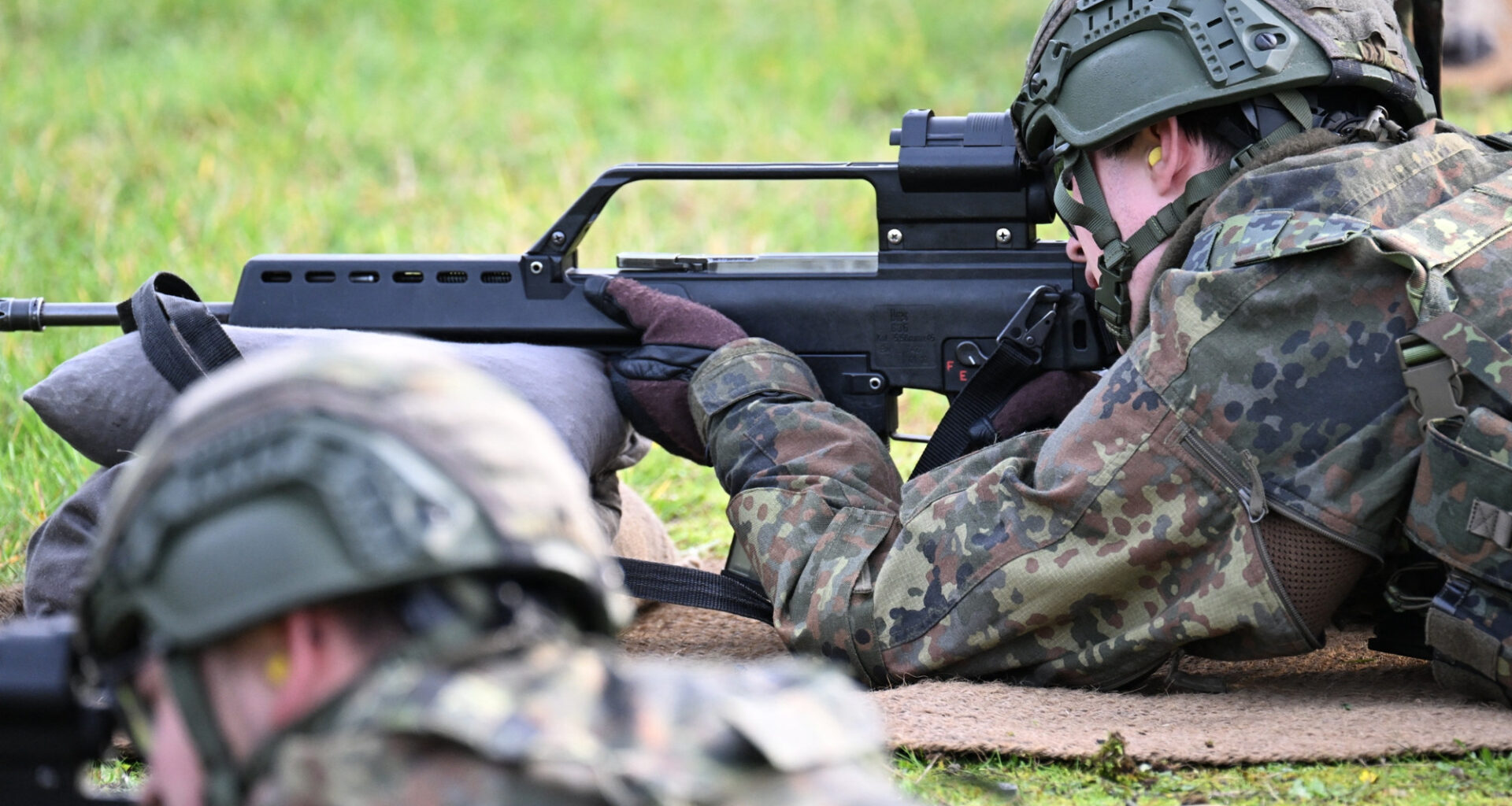 Face à la menace russe, la France doit-elle rétablir le service militaire ? Ailleurs en Europe, les États remobilisent déjà leur jeunesse
