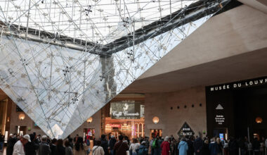 En augmentant son prix d'entrée pour les visiteurs extra-européens, le Louvre devient l'un des sites touristiques les plus chers d'Europe
